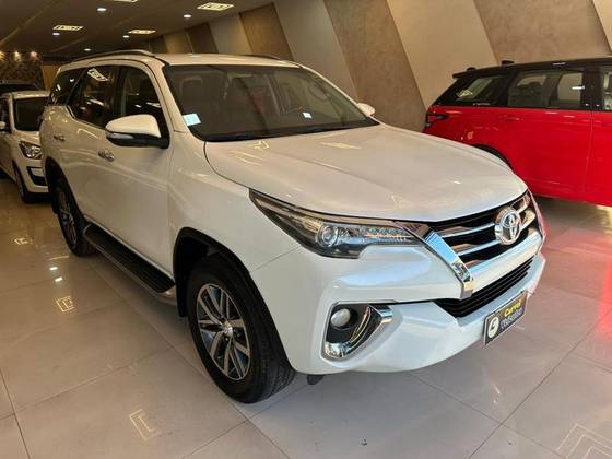 TOYOTA HILUX SW4 2.8 SRX 4X4 16V TURBO INTERCOOLER DIESEL 4P AUTOMÁTICO TOYOTA HILUX SW4 2.8 SRX 4X4 16V TURBO INTERCOOLER DIESEL 4P AUTOMÁTICO